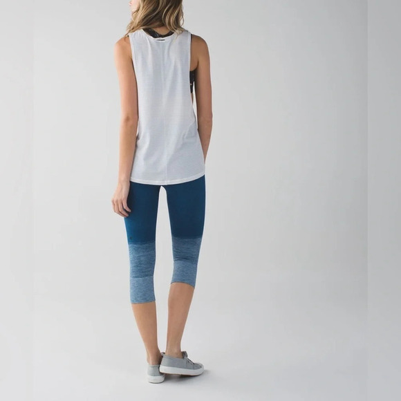 Lululemon • Seamlessly Street Crop - Picture 2 of 13